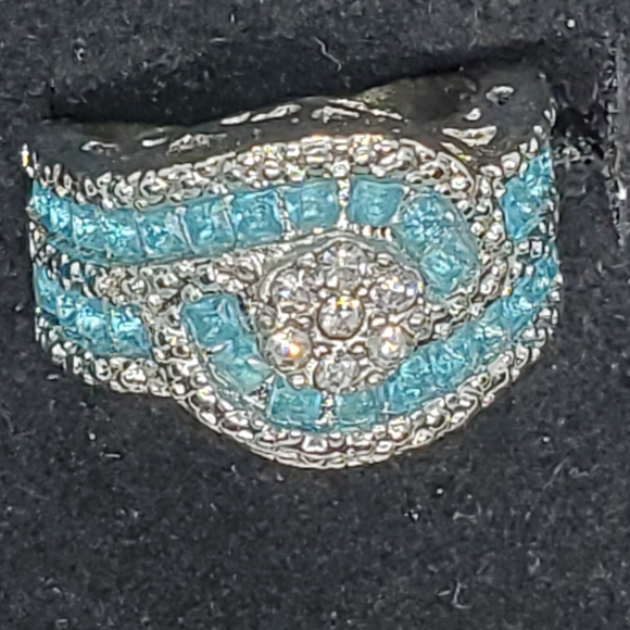 Cocktail ring size 8 - Picture 2 of 4